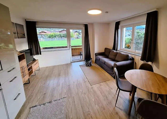 Sonnige Ferienwohnung Mit Balkon
