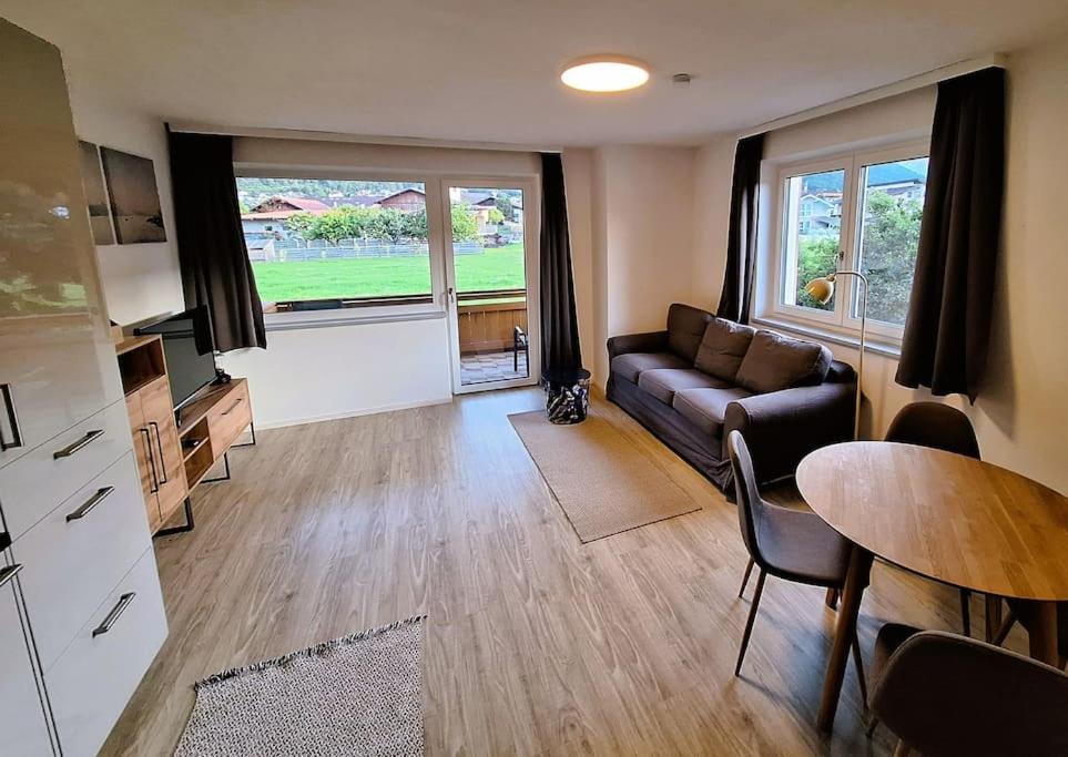 Sonnige Mit Balkon Apartamento *
